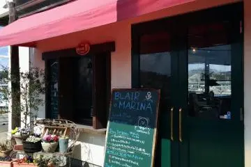 <p>This restaurant served up pizza with a nice drink menu. Also there is outside deck seating to enjoy the sun or the view.&nbsp;</p>