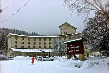 <p>โรงแรม Zao Shiki no Hotel ท่ามกลางหิมะในปลายฤดูหนาว</p>