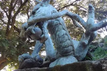 You will see many dragons adorning the shrine’s premises.