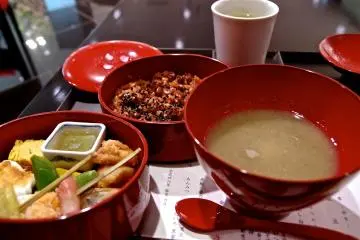 <p>Kanetanaka&rsquo;s lunch set</p>