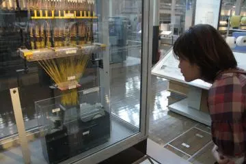<p>เทคโนโลยีและความสวยงามจากศิลปะการทอผ้า</p>