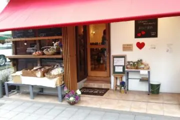 <p>Ohisamaya is quite small, but there's a shop just to the right.</p>