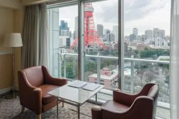 One of my favorite parts of the room was the cushioned chairs and table set right next to the window. Whether you're reading the newspaper, enjoying a cup of coffee or tea, or just relaxing and enjoying the view, this adds a familiar and cozy dimension to the room.