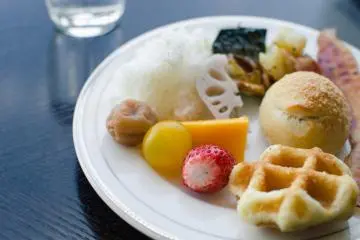 <p>At some hotels the breakfast may be scant at best, but that is certainly not a concern at The Prince Park Tower Tokyo's club lounge. You can choose from a variety of well prepared dishes of both Western and Japanese variety. The Western offering includes waffles, bacon, and much more, including a nice selection of breads and cereals.</p>