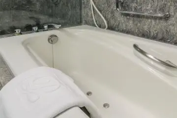 One of the best parts about the Superior Comfort room is that the comfort doesn't stop at the bedroom. The bathroom is amazing, with a lovely glass shower and a jacuzzi to help you relax after a long day of travel or meetings.