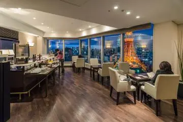 <p>One of the perks that comes with staying on the upper floors of the hotel is the club lounge. It's important to note that this perk is only included for those who are staying on the Premium floor. However, it's also worth noting that this is a major perk! This lounge is comfortable, convenient, and boasts its own amazing views of Tokyo.</p>