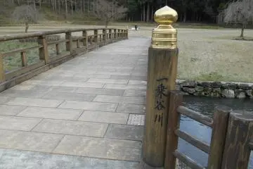 <p>Ichijodani River runs in front of Ichijodani Asakura Ruins. The hiking trail goes along the river</p>
