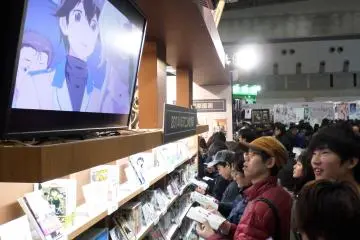<p>ผู้เข้าร่วมอ่านการ์ตูนมังงะ และดูแอนนิเมชั่นในงาน</p>