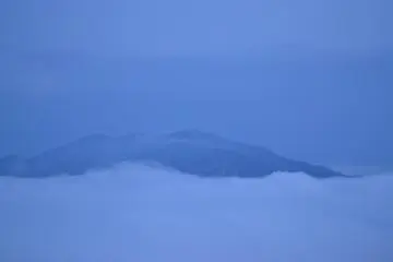 <p>Looking at Maki-yama. You can hang glide from here and fly above Kanzaki, Maizuru and Yura, Miyazu.&nbsp;</p>