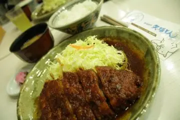 <p>หมูทอดมิโสะชิ้นโตๆ</p>