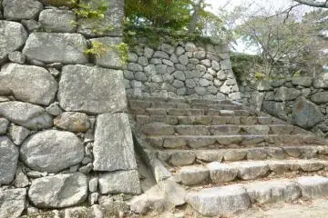 The castle ruins are fully accessible and exciting to explore