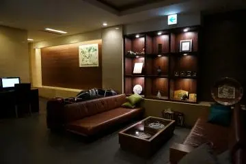 <p>lobby กว้างขวาง พร้อมคอมพิวเตอร์สองเครื่องให้ใช้ แต่มี wifi ฟรีทั้งโรงแรมด้วยนะคะ</p>