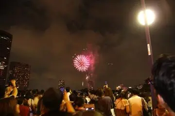 Trying to capture moments of the fireworks.