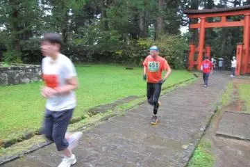 Runners about to finish the Ishidan Marathon (Photo: 出羽商工会/DewaSCI (Dewa Shokokai))