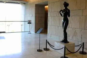 At the lobby, this voluptuous stone statue guards the entrance to the Golden Tea Room. (Photo: Tyra 'nell Pille)