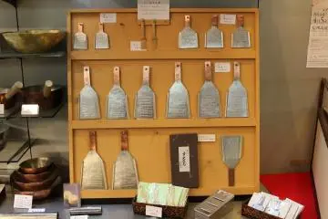 <p>Look at the variety of brass daikon radish graters. Have peace of mind with your purchase: the shop promises these graters to remain reliable even ten years from now</p>