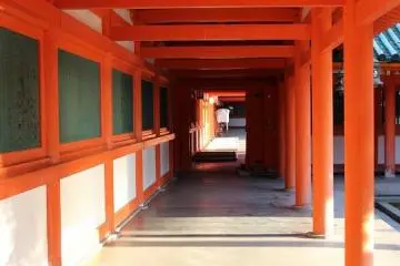 The modern Heian Jingu Shrine is a reproduction built at 6/10 the scale of the original