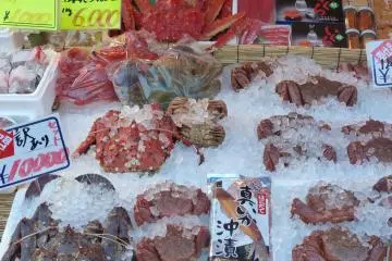 <p>อาหารทะเลสดมากมาย</p>