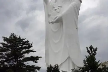 Daikannon statue