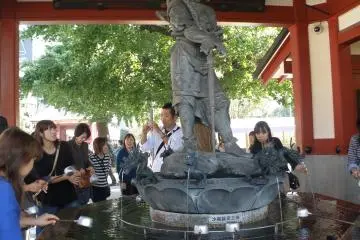 <p>ชำระล้างก่อนเข้าสักการะพระโพธิสัตว์</p>