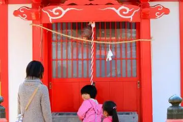 Bentendou, a small structure that houses an image of Benten 弁天, a goddess of wealth, happiness, wisdom &amp; music.