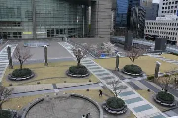 <p>สวนด้านล่างพื้นที่ใจกลางย่านซาคาแอะ</p>