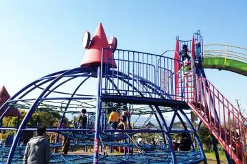 <p>ส่วนหนึ่งของสนามเด็กเล่น ที่มีอยู่ถึง 3 แห่ง</p>