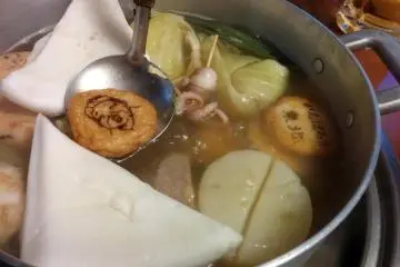 <p>และหัวหน้าเชฟของร้านก็แอบมาอยู่ในหม้อของเราด้วย</p>