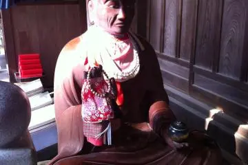 Votive statue