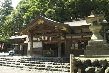 The main worship hall of Tsubaki Taisha Shrine (Photo: Mie Prefecture)