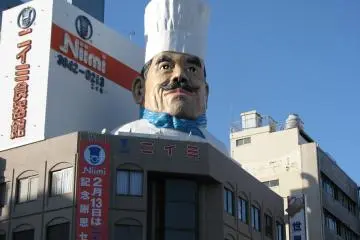 <p>You know you're in Kitchen Town when you see this giant chef.</p>