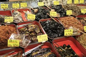 <p>กับข้าว</p>