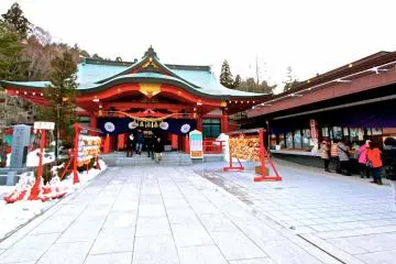 <p>ศาลเจ้าโกโคขุ(Gokoku Shrine) ที่อยู่บริเวณทางเข้า ก่อนจะเข้าไปยังบริเวณรูปปั้นของดาเตะ มาซะมุเนะ</p>