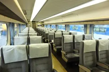 <p>ภายใน Series 0 Class 36 รถไฟความเร็วสูงชิงกังเซนรุ่นแรกเมื่อสมัย 50 ปีที่แล้ว</p>