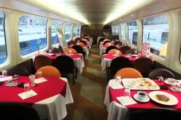 <p>ห้องอาหารของ Series 0 Class 36 รถไฟชิงกังเซนรุ่นแรกสุด</p>