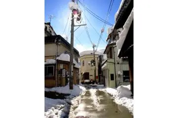 <p>ถนนเย็นฉ่ำที่น่าลัดเลาะเดินเล่น</p>