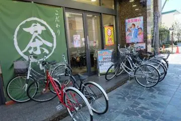 <p>บางร้านมีที่จอดเฉพาะให้เลย</p>
