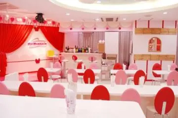 Photo: <a href="http://maidreamin.com/en/shop/akiba_denki" target="_blank" rel="noreferrer noopener nofollow">cr.maidreamin webside</a>