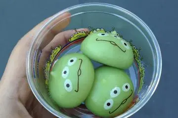 <p>Little Green Aliens Mochi!</p>