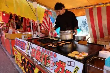 <p>บรรยากาศของร้านรวงตอนกลางวัน</p>