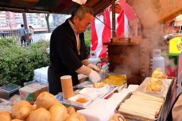<p>บรรยากาศของร้านในตอนเย็น</p>