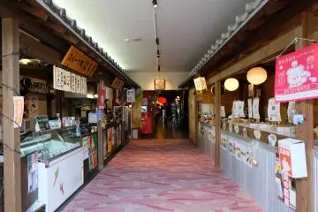 <p>ที่นี่ก็มีร้านอาหารให้เลือกเพียบ</p>