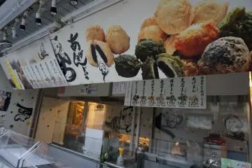 <p>ร้านขนมเริ่มเตรียมร้านเปิดขายแล้ว เร็วหน่อย เราหิว</p>