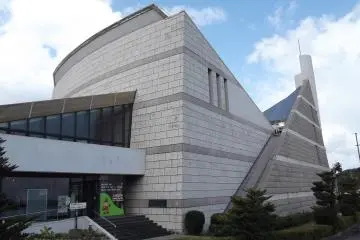 <p>The entrance, in a brief sunny interlude</p>