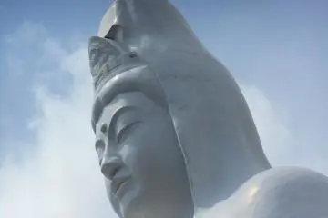 센다이 다이카논 동상의 클로즈업 사진