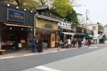 <p>บรรยากาศร้านค้าใกล้สถานีรถไฟ</p>