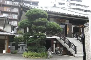 The calm and peaceful Renkoji Temple