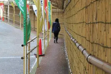 <p>ทางเดินข้างโรงแรม Arima View สู่ด้านหน้าสปา</p>