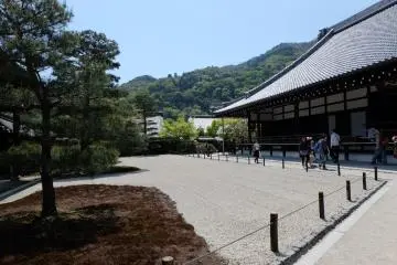 <p>มีสวนเซน และต้นไม้สวยๆให้ชมกัน ใช้เวลาเดินราวๆ 30 นาที</p>