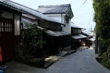 <p>ช่วงบ่ายลองปั่นจักรยานมาที่ย่านเมืองเก่าซากะโทริโมโตะ เพื่อชมบ้านเรือนแบบโบราณ เหมาะกับคนที่ชอวสถาปัตยกรรมค่ะ</p>